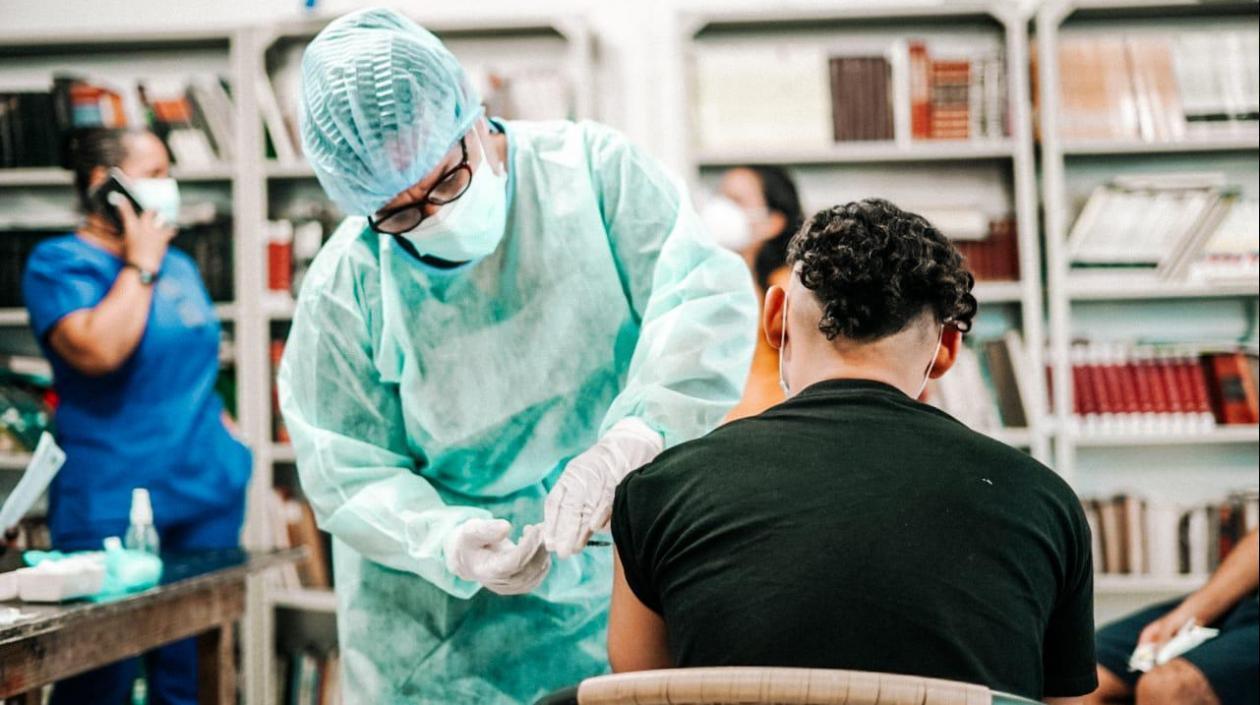 La vacunación contra el Covid-19 avanza de esta manera en el municipio de Soledad, donde está ubicado en el centro 'El Oasis'. 