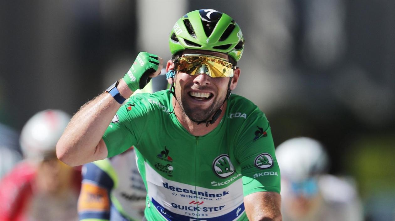 Mark Cavendish se impone en la meta y logra igualar a Eddy Merckx.