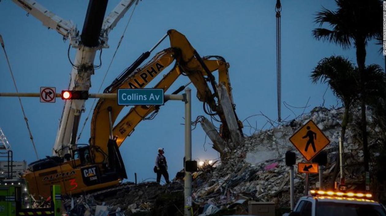 Los servicios de rescate trabajan en las ruinas del edificio Champlain Towers South, en Miami-Dade.