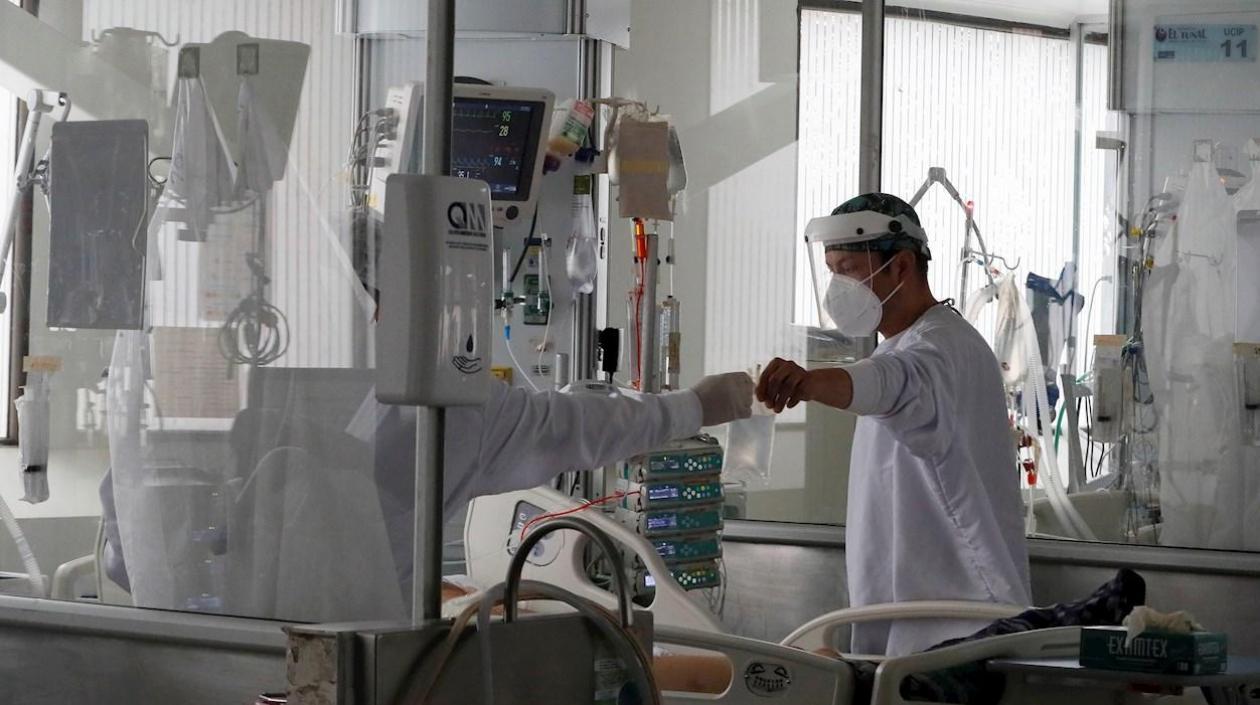 Pacientes siguen en UCI en muchas regiones de Colombia.