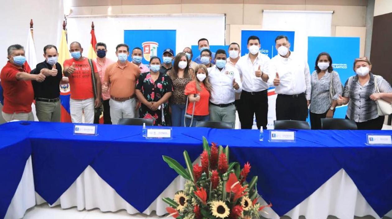 La Gobernadora Elsa Noguera con líderes comunales y secretarios de despacho.