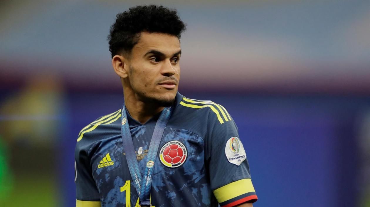 Luis Díaz con la medalla de bronce a nivel de equipo.