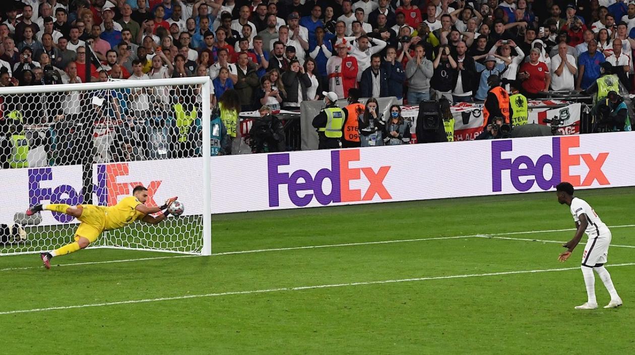 Donnaruma atajando el penalti decisivo.