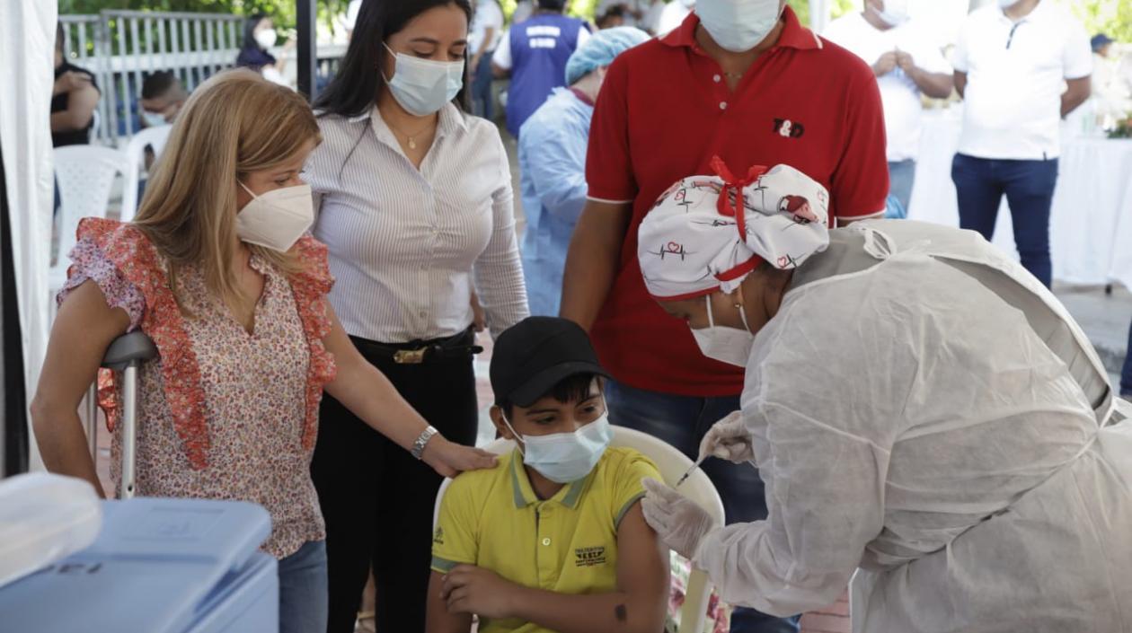La Gobernadora Elsa Noguera asiste a la unificación de la vacunación.