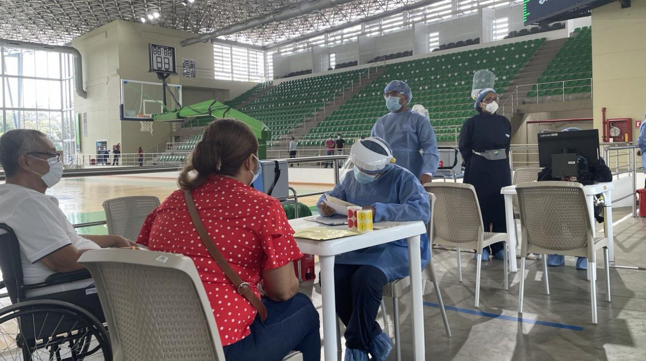 Sigue la vacunación en Barranquilla de Covid-19 en diferentes puntos de la ciudad.