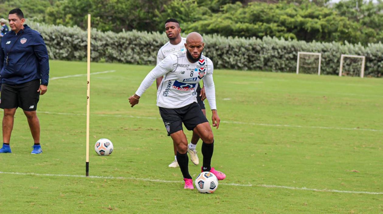 Freddy Hinestroza es uno de los jugadores habilitados para la primera fecha. 