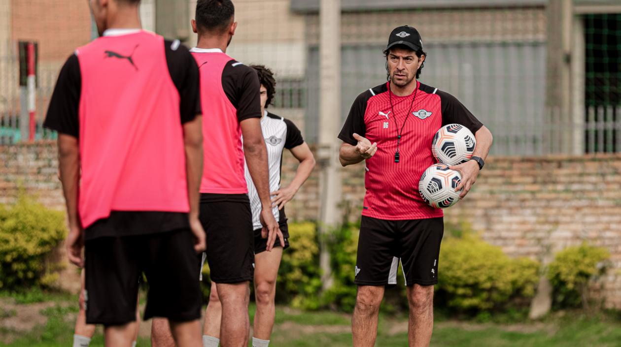 Daniel Garnero, entrenador de Libertad de Paraguay. 