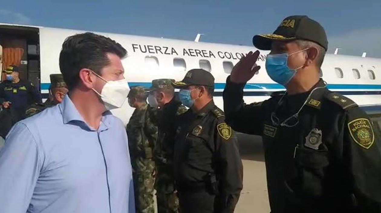 Ministro de Defensa a su llegada la base aérea Cacom 3, en Malambo. 