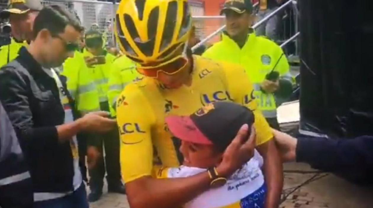 Egan tuvo la oportunidad de dialogar y abrazar a Julián Gómez Torres, hace dos años.