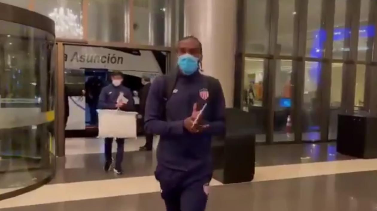 Didier Moreno a su ingreso al hotel de concentración. 