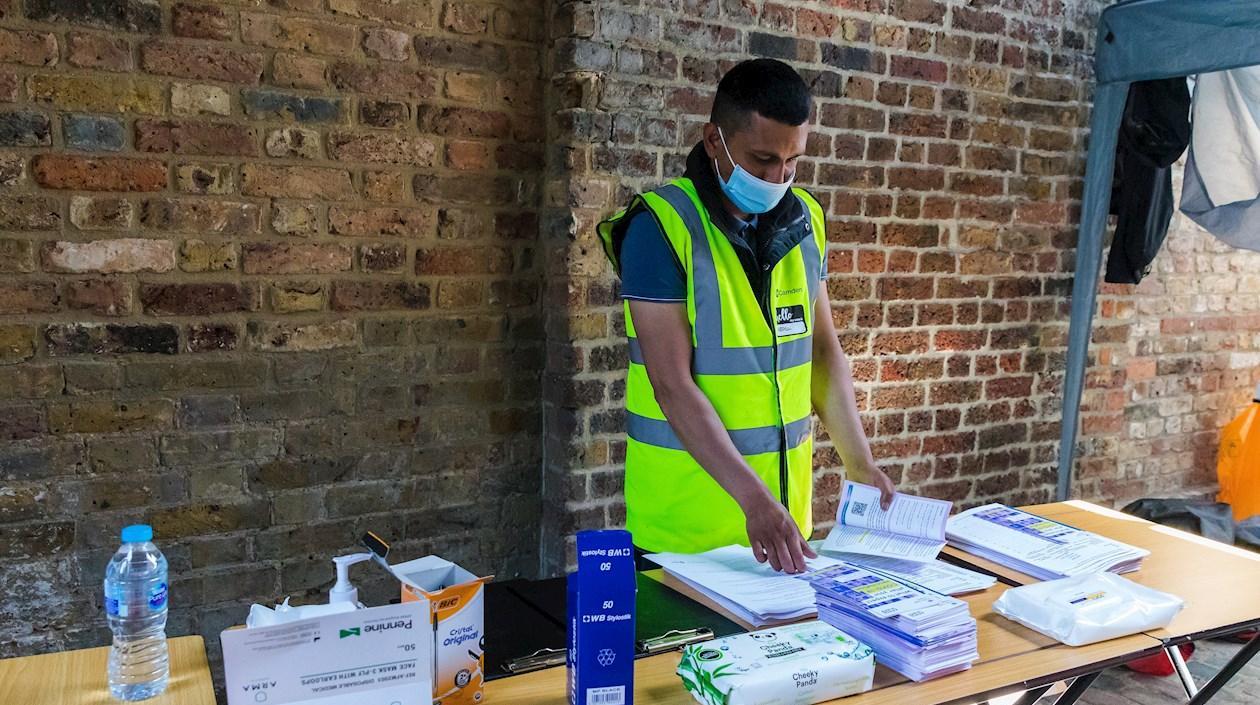 Reino Unido sigue vacunando a sus ciudadanos.