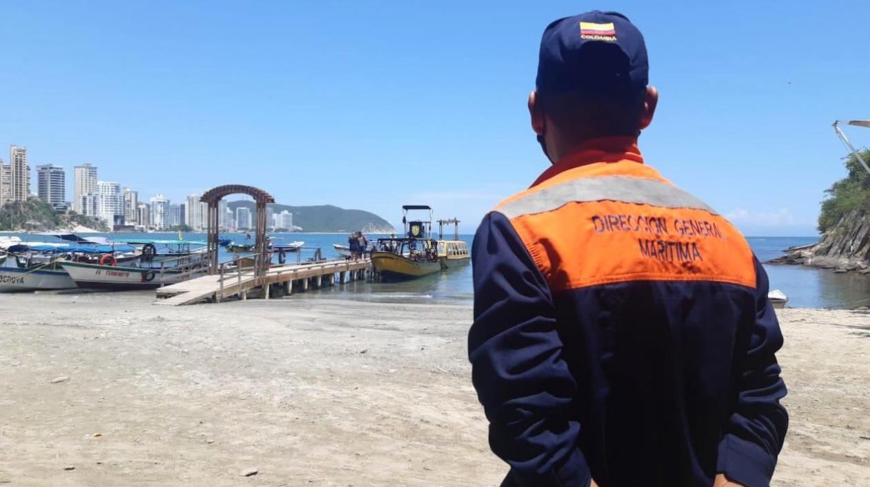 Vigilancia en las zonas de embarque y desembarque de pasajeros.