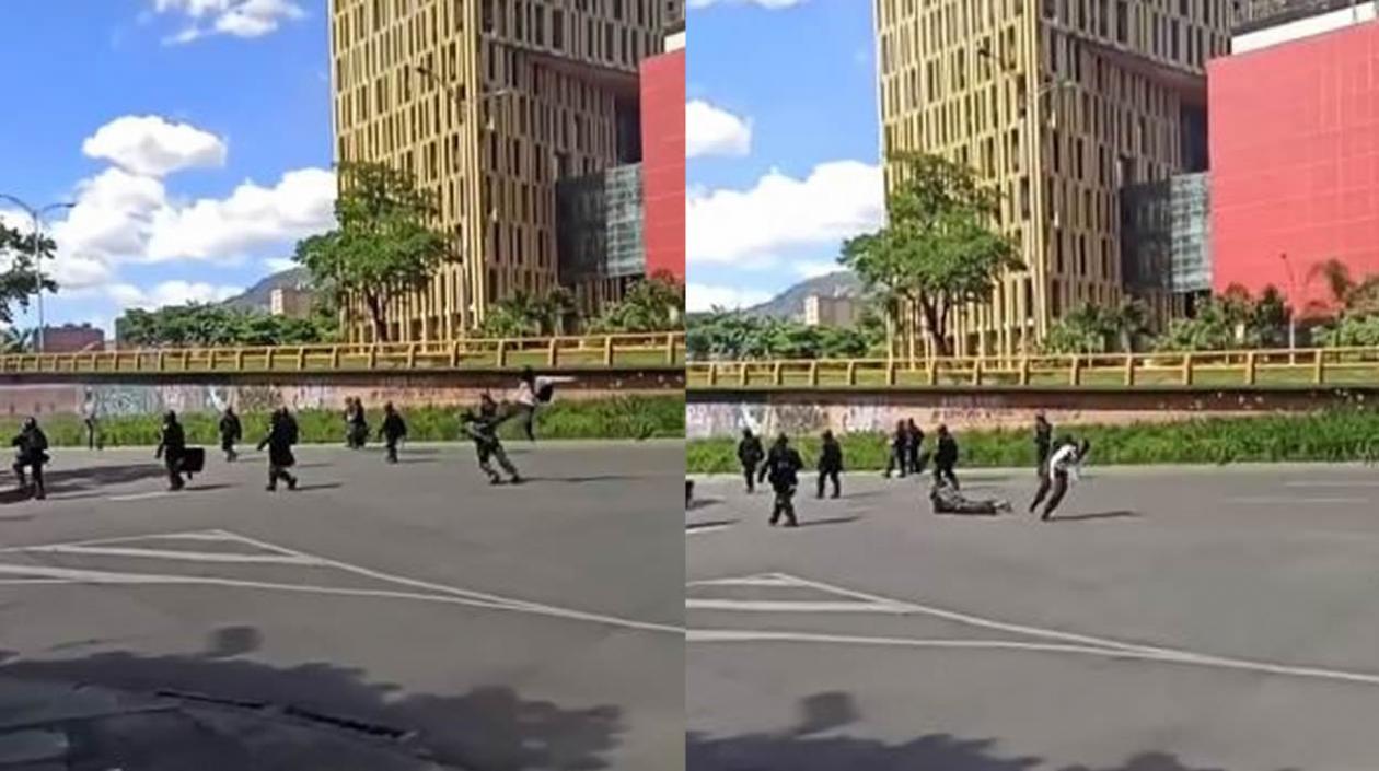 Momento del ataque a la patrullera de la Policía. 