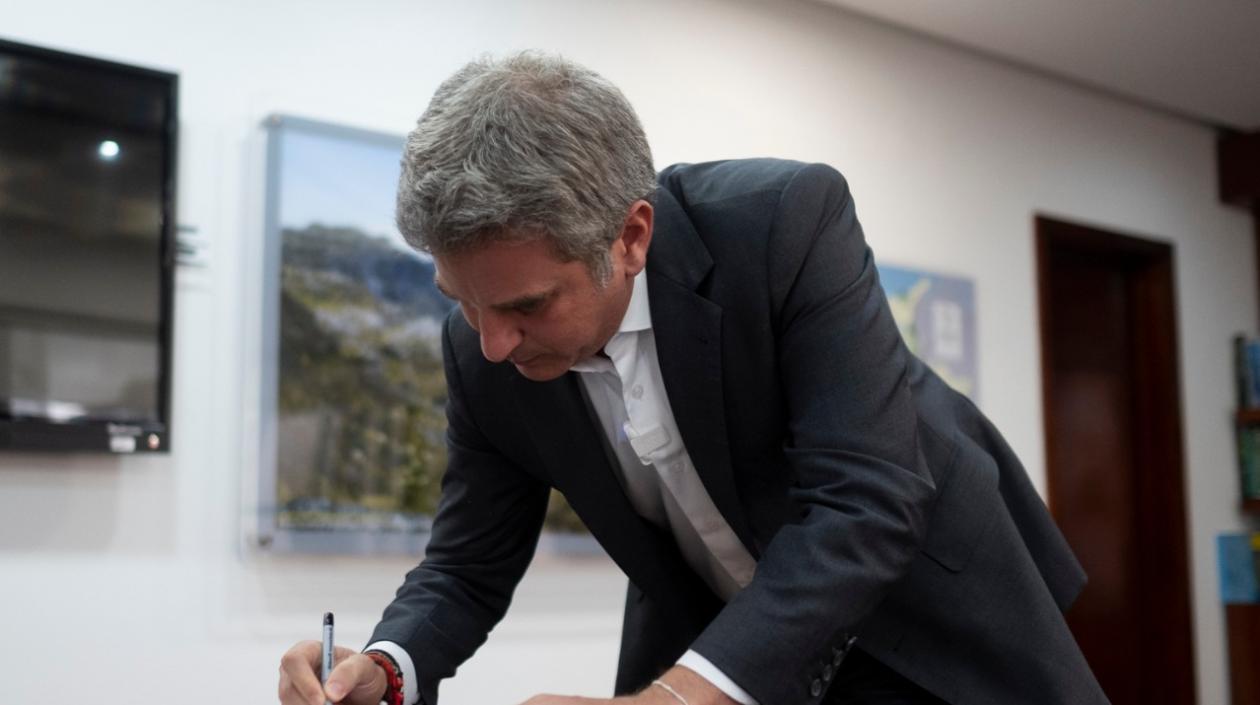 Carlos Correa, Ministro de Medio Ambiente