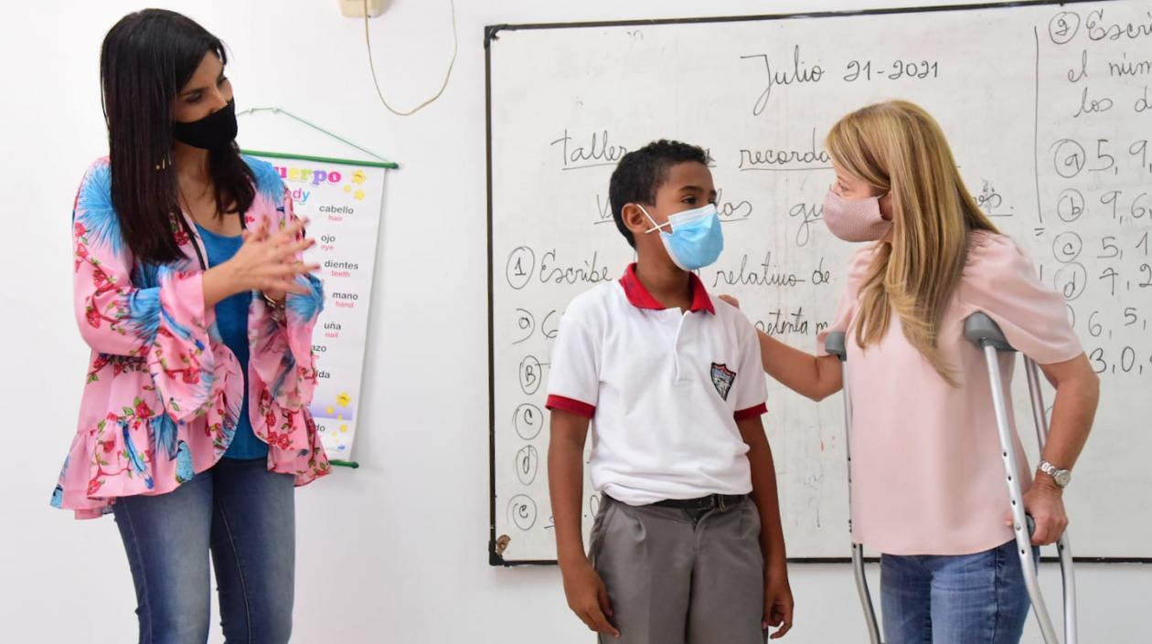 La Ministra María Victoria Angulo y la Gobernadora Elsa Noguera.