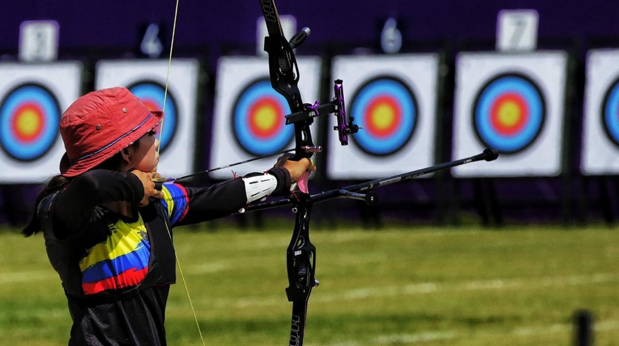 Valentina Acosta, arquera colombiana. 