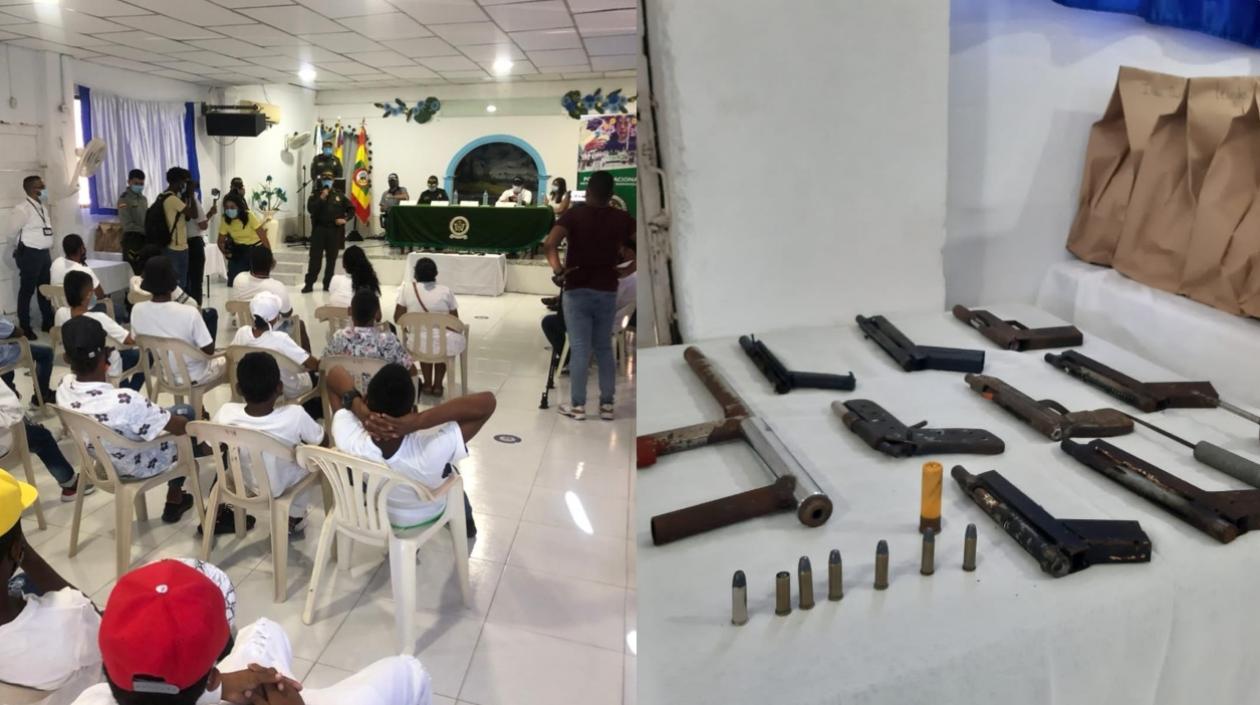 Momento de la entrega de armas por parte de los jóvenes. 