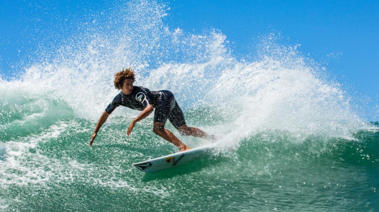 Carlos Muñoz, surfista costarricense. 