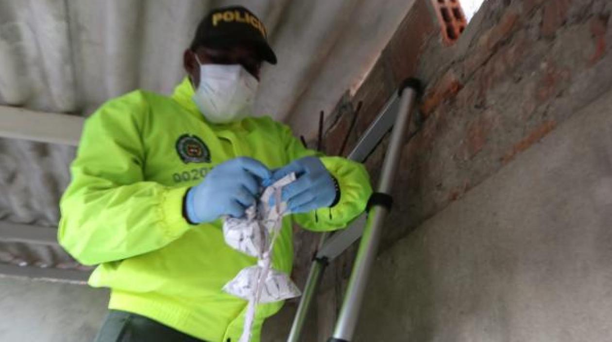 La Policía combate a uno de sus enemigos: el microtráfico. 