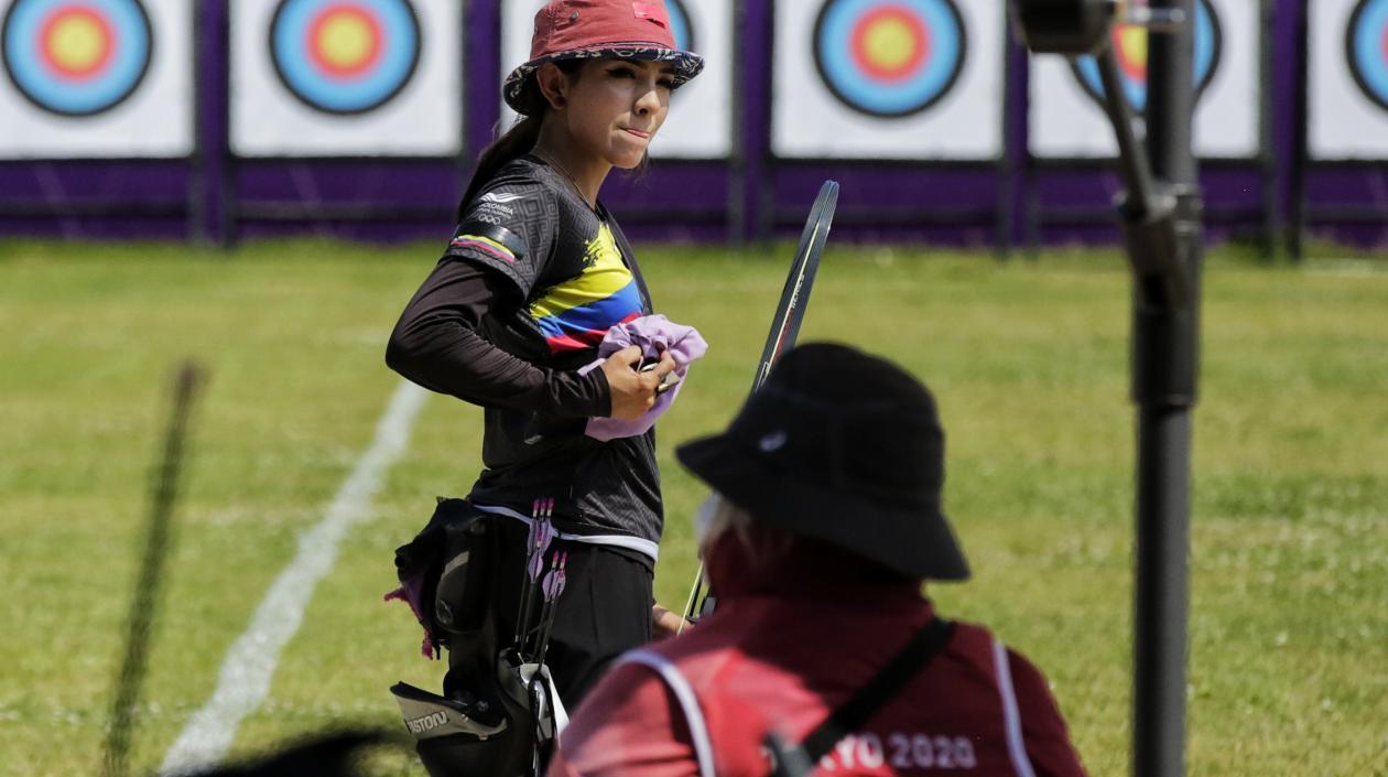 Valentina Acosta, arquera colombiana. 