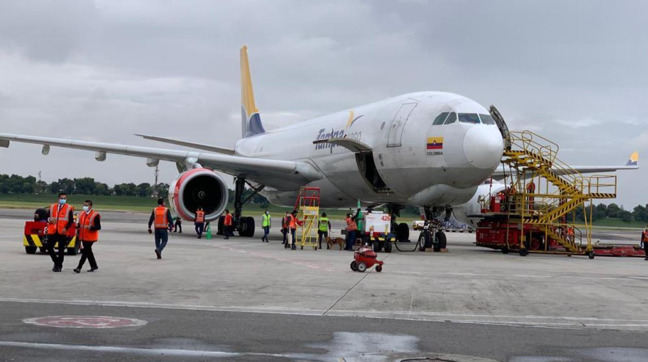 Llegaron 3,5 millones de Moderna a Colombia, que fueron donadas por Estados Unidos.