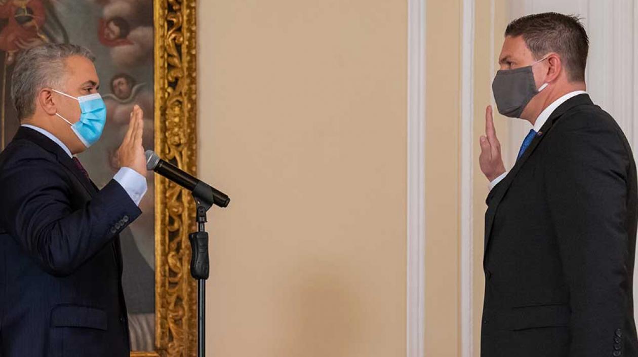 Duque posesiona a Embajador en EE.UU.