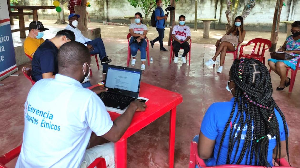 Mesa de trabajo con comunidades étnicas.
