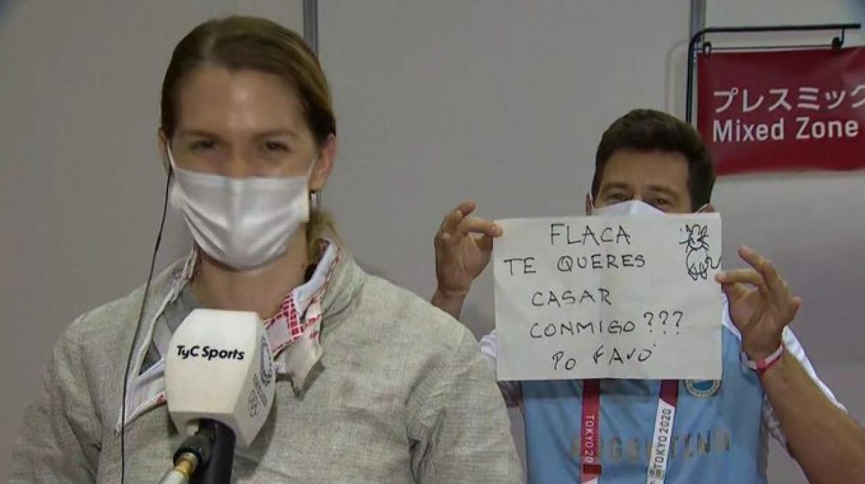 María Belén Pérez, sablista argentina, y su entrenador Lucas Saucedo.