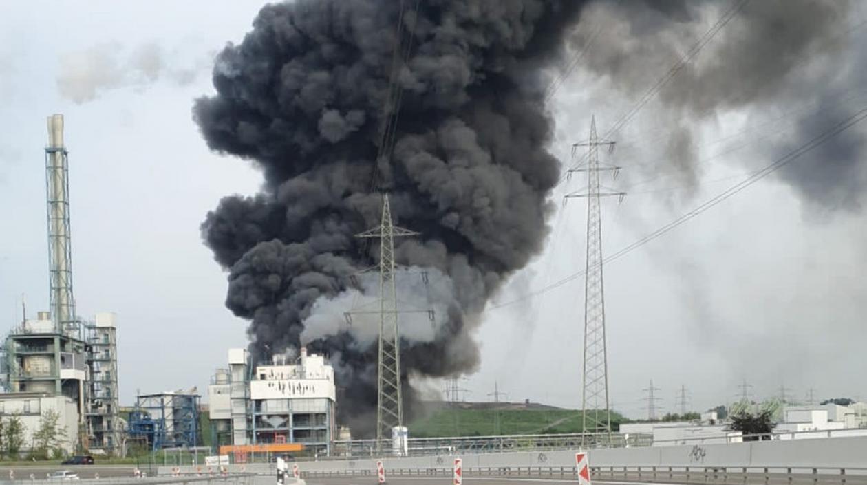 Bomberos evitaron la explosión de un segundo tanque.