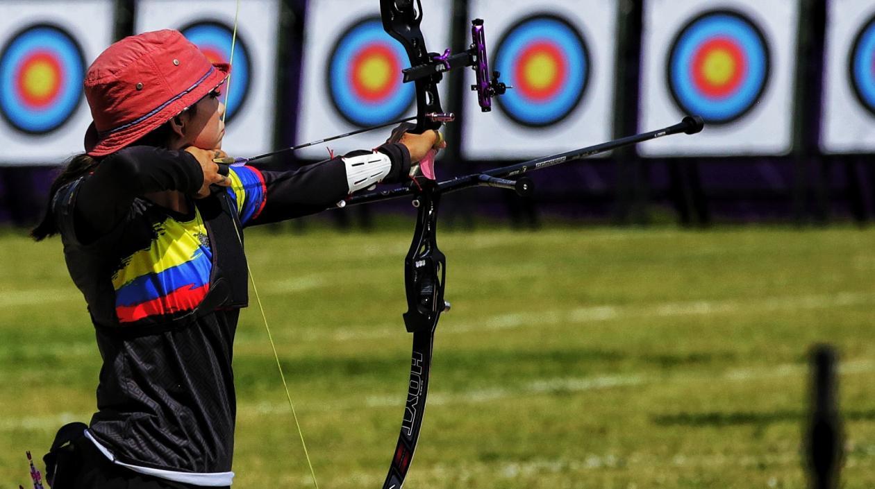 Valentina Acosta, arquera colombiana. 