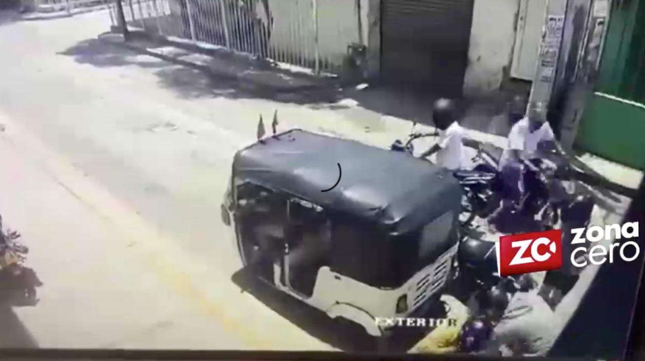 Momento en que ocurrió el homicidio en el barrio Centro de Malambo. 