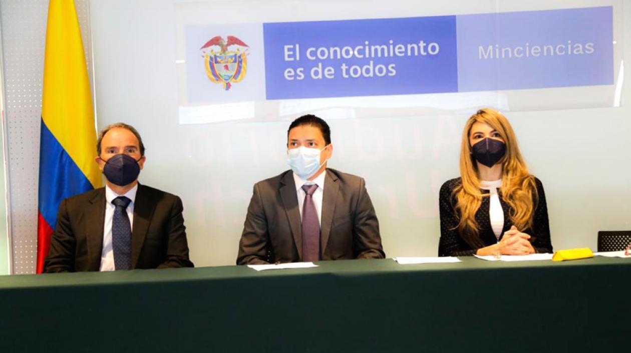 El Director de Colfuturo, Jerónimo Castro; el Ministro Eduardo Crissien y la Viceministra, Ana María Aljure.