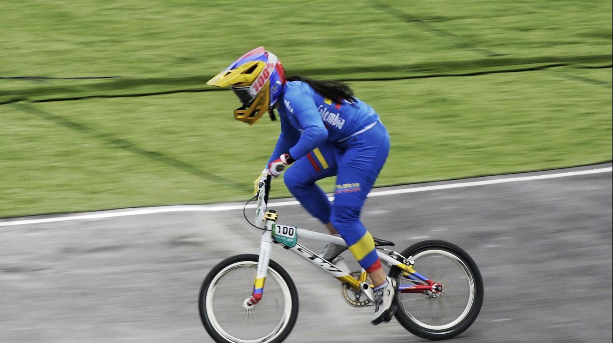 Mariana Pajón al comando de la carrera. 
