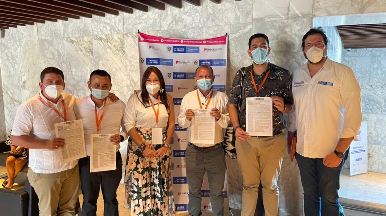 Al centro, la directora del DPS, Susana Correa, en Fedemunicipios.