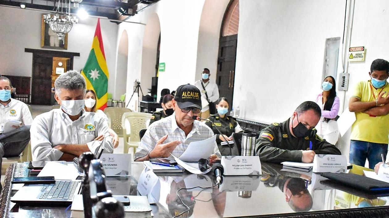 Secretario del Interior, David Múnera, el alcalde William Dau, y el subcomandante de la Mecar. 
