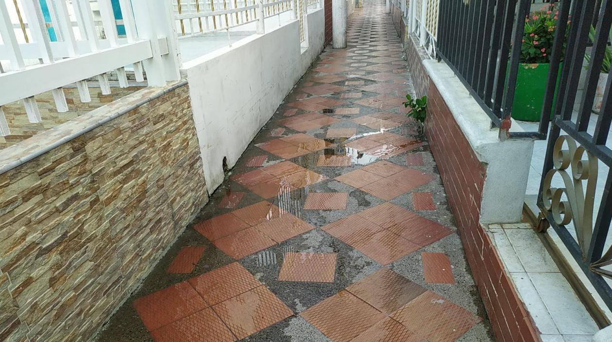 Fuga de alcantarillado en Costa Hermosa