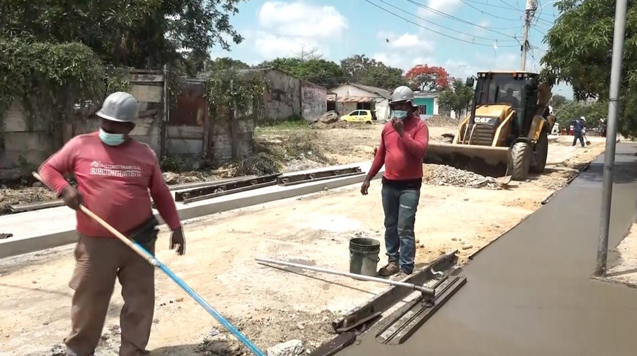 Trabajos de pavimentación en Las Américas.