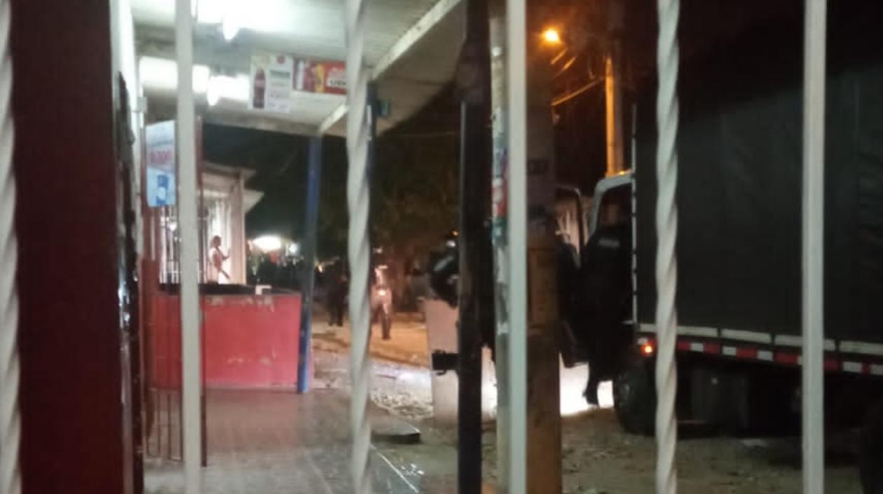 Grupo Esmad de la Policía en el barrio El Esfuerzo. 