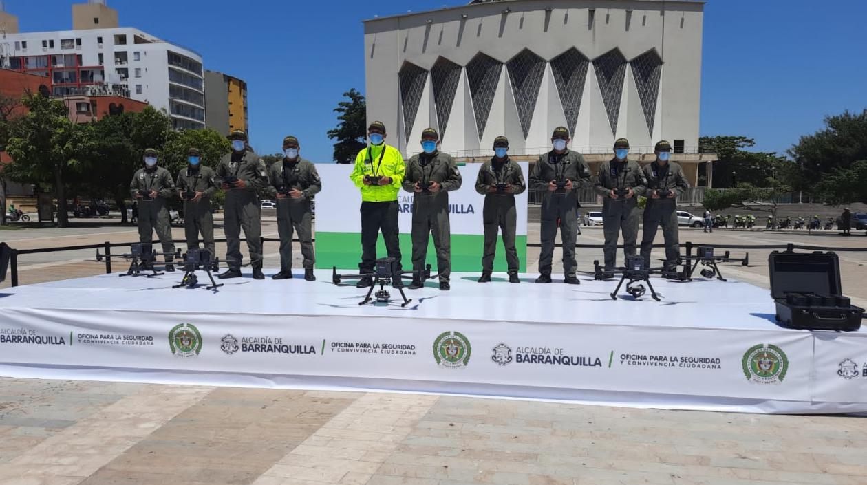 La entrega de los drones en la Plaza de la Paz. 