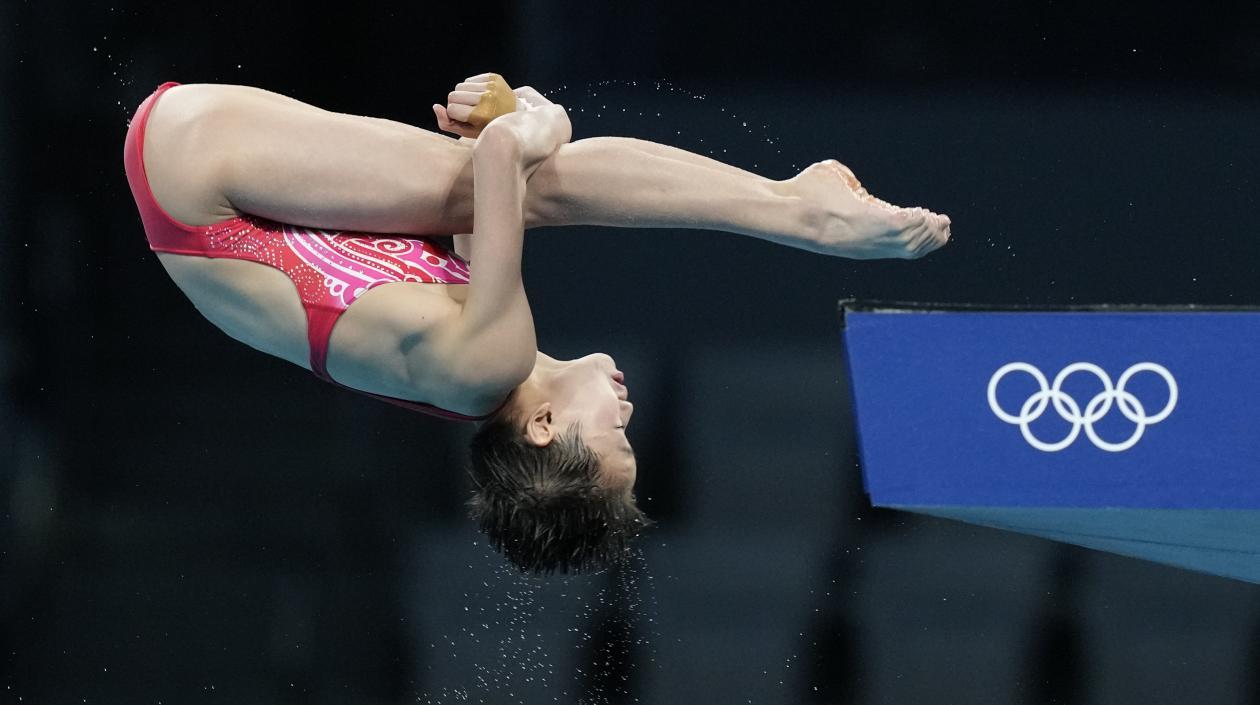 Hongchan Quan durante su salto perfecto. 