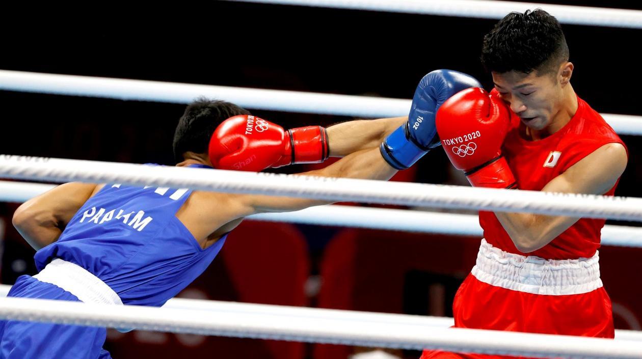 Ryomei Tanaka recibe un fuerte castigo de manos de Carlo Paalam. 