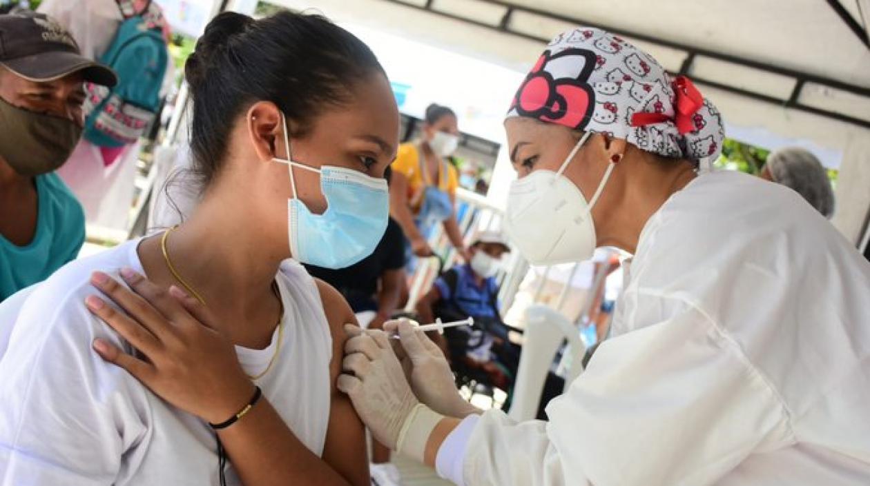 La vacuna es la mejor opción contra el Covid-19, reduce contagio y muerte.