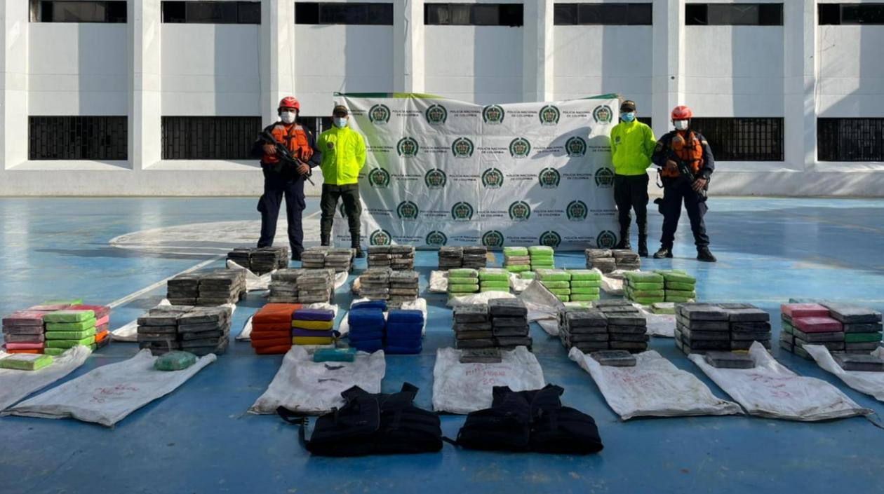 Marihuana y cocaína incautada. 