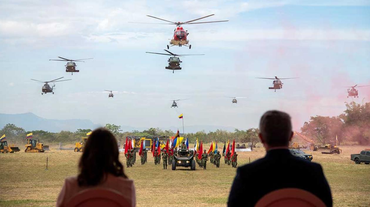 Vicepresidenta y Presidente en durante la conmemoración de los 202 años de la Batalla de Boyacá y Día del Ejército Nacional.