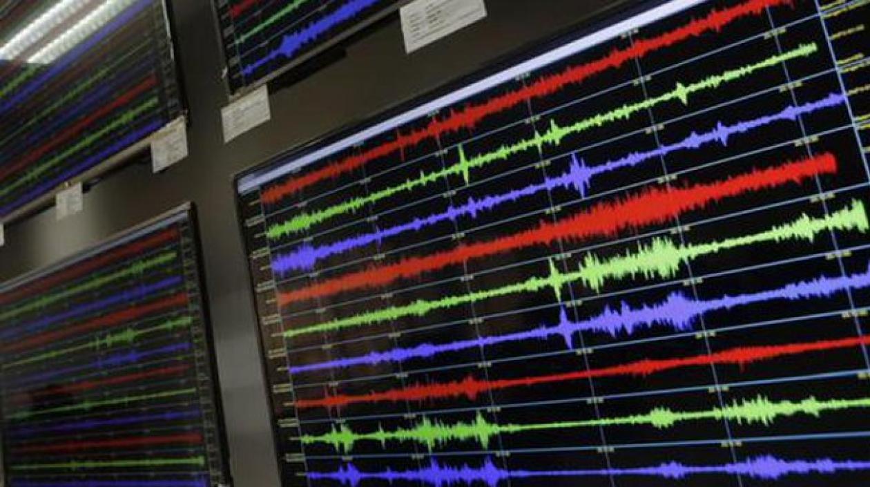  El movimiento telúrico se originó a 32 kilómetros de profundidad bajo la superficie marina.