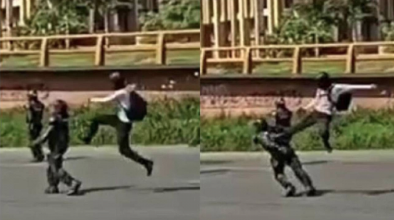 Momento de la patada "voladora".