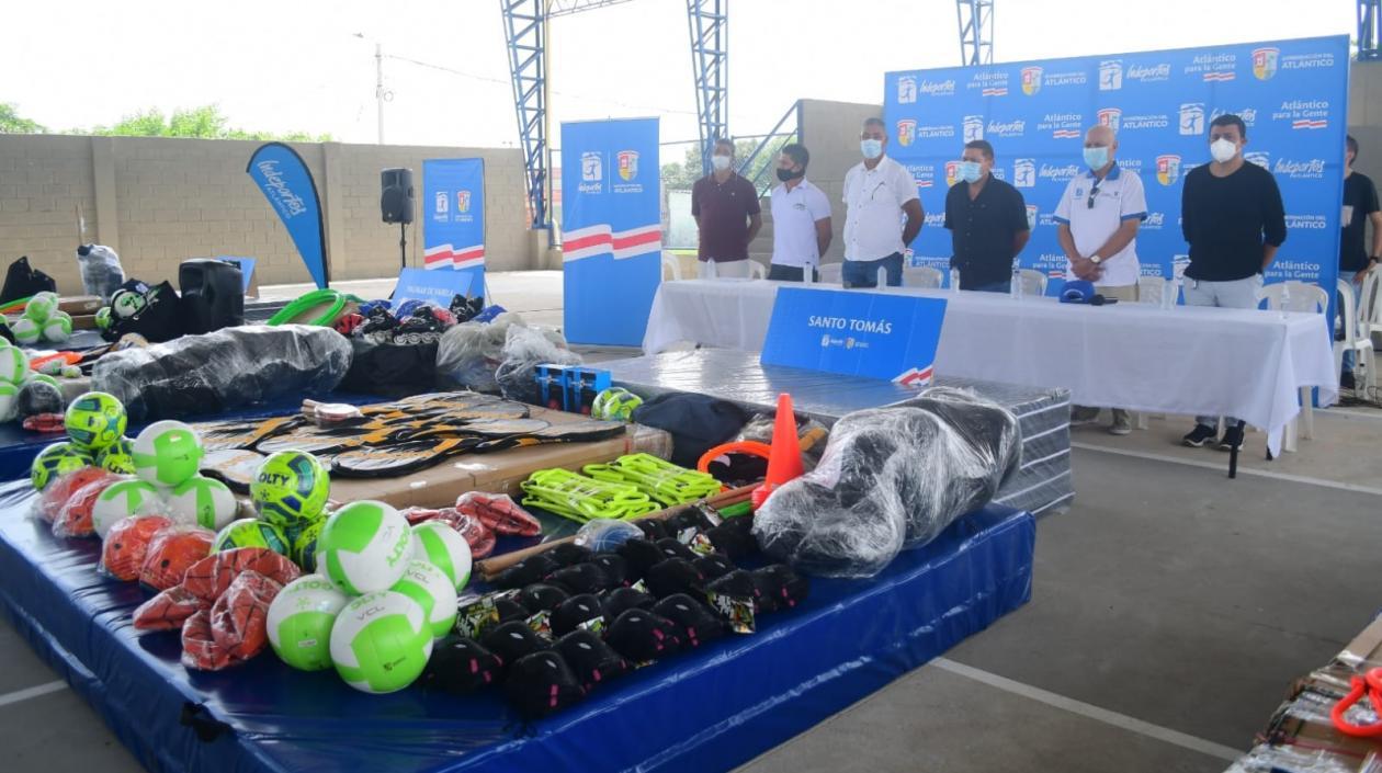 Acto de entrega de implementos.