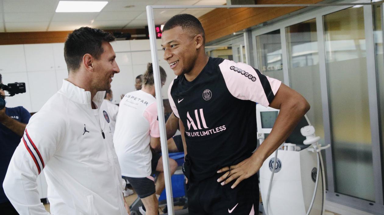 Lionel Messi y Kylian Mbappé durante el entrenamiento. 