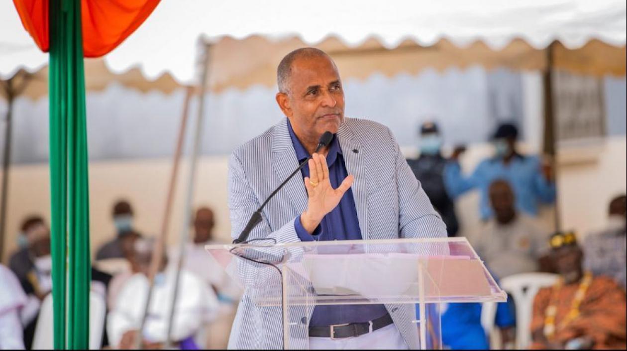 Patrick Achi, Primer Ministro de Costa de Marfil, confirmó el caso en su país.