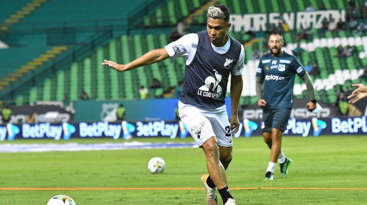 Teófilo Gutiérrez en el calentamiento previo al partido.